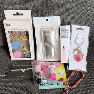 Bundle of 8 items - everything listed - Assorted Desk and Beauty Accessories